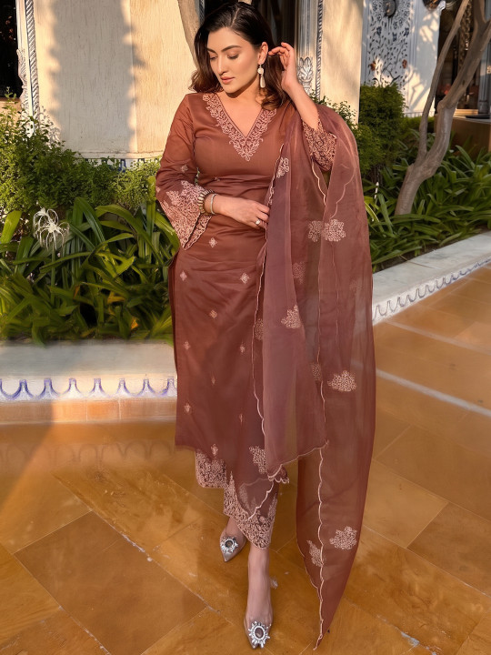 Royal Export Floral Embroidered Regular Thread Work Straight Kurta with Palazzos & Dupatta