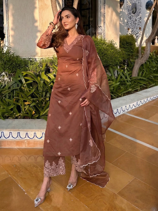 Royal Export Floral Embroidered Regular Thread Work Straight Kurta with Palazzos & Dupatta